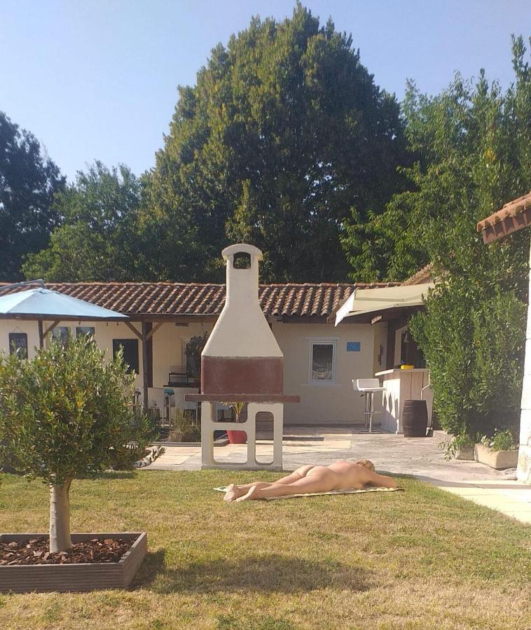 Chambre D'Hotes Naturiste Le Jardin Des Hirondelles Blanzaguet-Saint-Cybard Ngoại thất bức ảnh